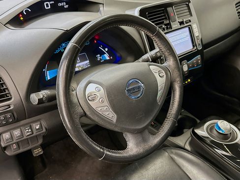 Used 2015 Nissan Leaf SL FWD image 18