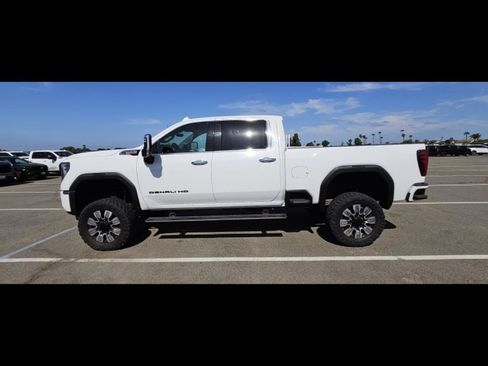 Used 2024 GMC Sierra 2500 Denali w/ Denali Reserve Package AWD/4WD image 7