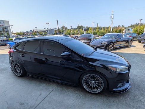 Used 2018 Ford Focus ST FWD image 7