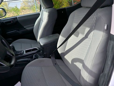 Used 2022 Toyota Tacoma SR image 14