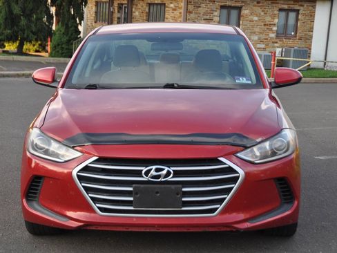 Used 2017 Hyundai Elantra SE FWD image 3