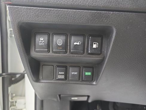 Used 2019 Nissan Rogue SV image 38