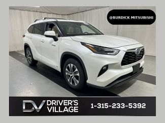 Used 2021 Toyota Highlander XLE AWD/4WD video 1