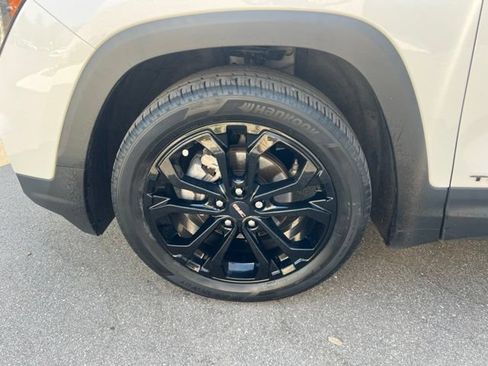 Used 2022 GMC Terrain SLT w/ Tech Package AWD/4WD image 8