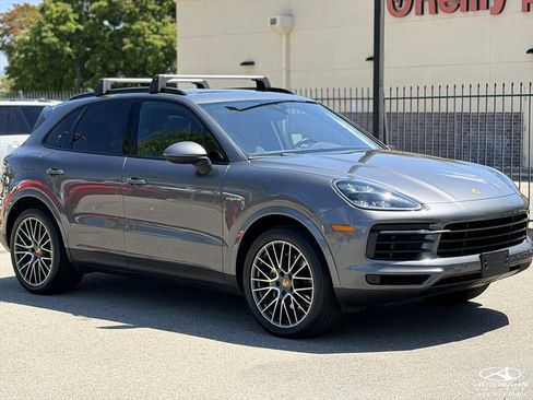 Used 2020 Porsche Cayenne E-Hybrid w/ Premium Plus Package AWD/4WD image 3