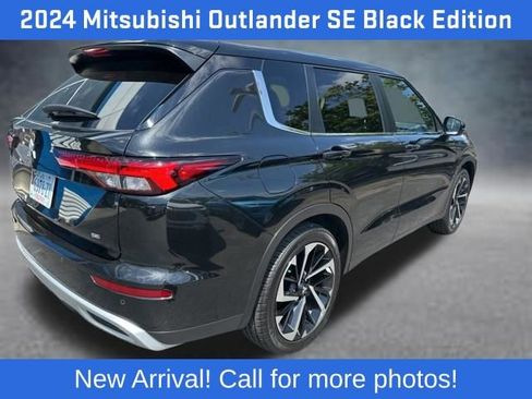 Used 2024 Mitsubishi Outlander SE Black Edition FWD image 3