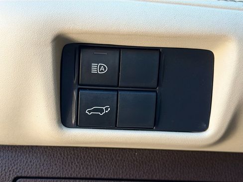 Used 2022 Toyota Highlander XLE image 33