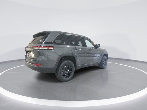 New 2026 Jeep Grand Cherokee Laredo image 8