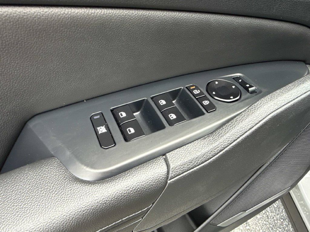 Used 2026 Kia Sportage EX FWD image 21