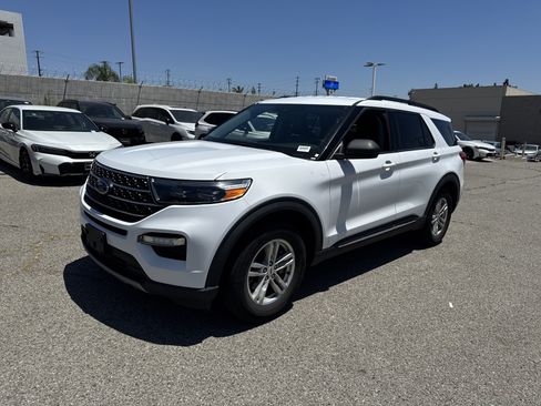 Used 2023 Ford Explorer XLT w/ Equipment Group 202A RWD image 8