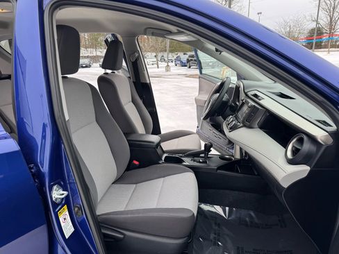 Used 2015 Toyota RAV4 LE image 18