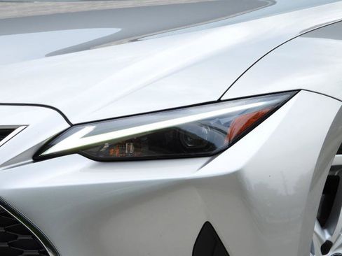 Used 2022 Lexus IS 300 RWD image 4