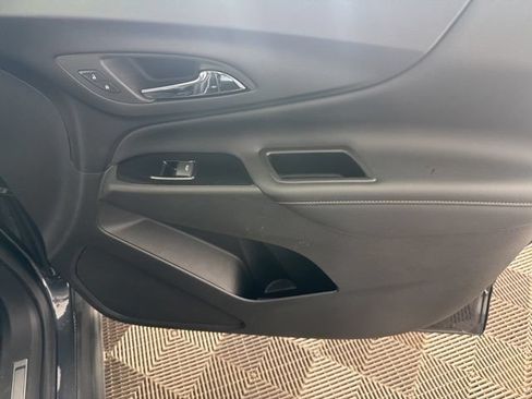 Used 2022 Chevrolet Equinox Premier FWD image 19