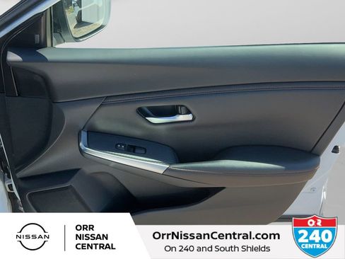 Certified 2025 Nissan Sentra SR FWD image 10