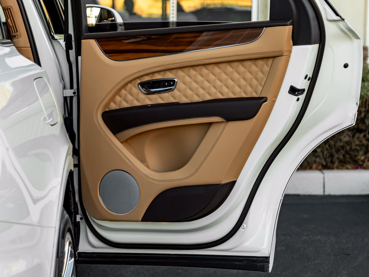 Used 2023 Bentley Bentayga AWD/4WD image 36