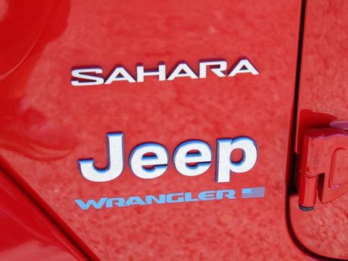 Used 2024 Jeep Wrangler Unlimited Sahara AWD/4WD image 8