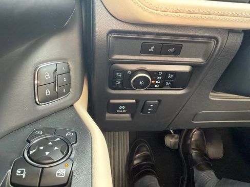 Used 2024 Ford Expedition Platinum AWD/4WD image 25