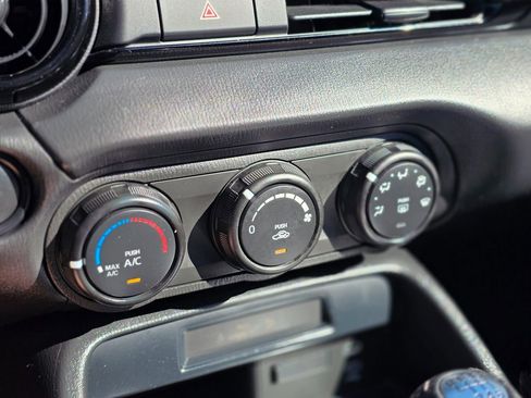 Used 2025 MAZDA MX-5 Miata Sport image 32