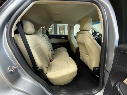 Used 2020 Ford Edge SE FWD image 24