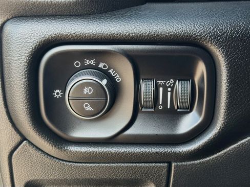 Used 2025 RAM 1500 Big Horn RWD image 33