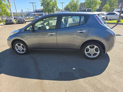 Used 2014 Nissan Leaf SV FWD image 8