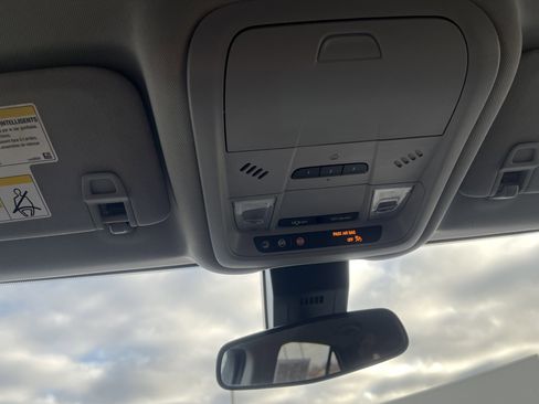 Used 2021 Chevrolet Equinox LT image 29