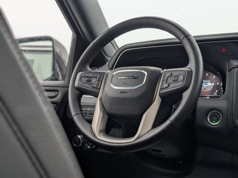 Used 2024 GMC Yukon Denali image 17