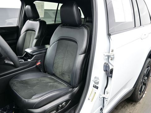 Used 2023 Jeep Grand Cherokee Altitude image 12