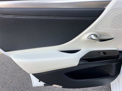 Certified 2022 Lexus ES 350 F Sport image 19