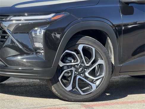 Certified 2025 Chevrolet Trax RS w/ Driver Confidence Package image 8