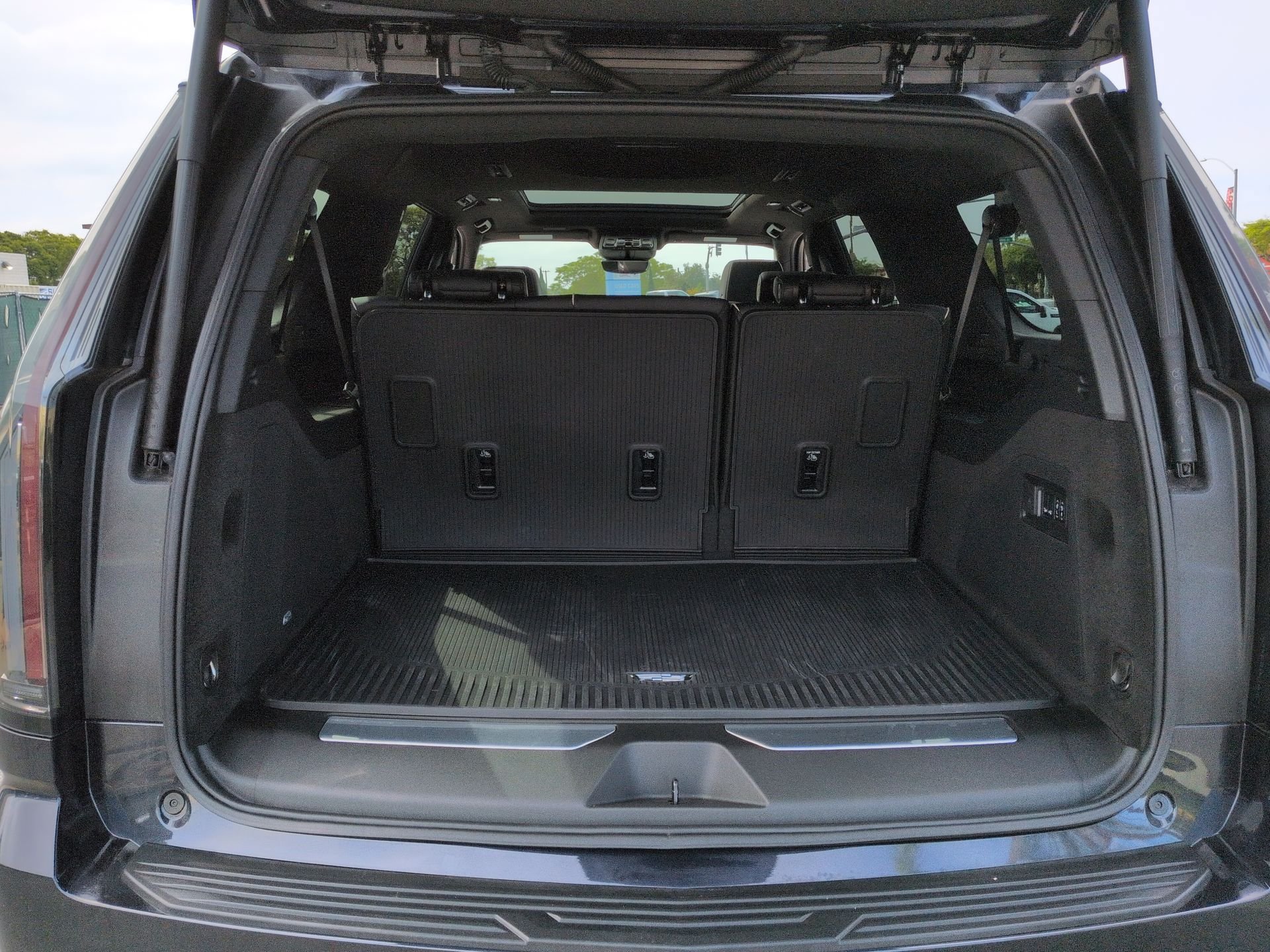 Certified 2025 Cadillac Escalade ESV Sport w/ LPO, Floor Liner Package AWD/4WD image 89