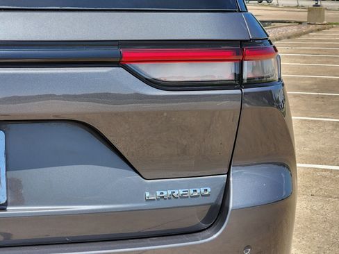 Used 2023 Jeep Grand Cherokee Laredo w/ Luxury Tech Group I RWD image 16