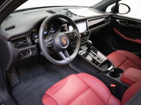 New 2026 Porsche Macan image 4