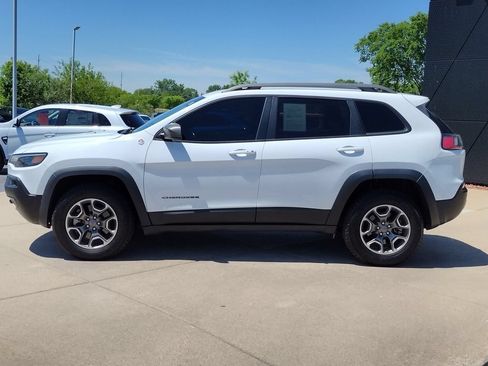 Used 2021 Jeep Cherokee Trailhawk AWD/4WD image 18