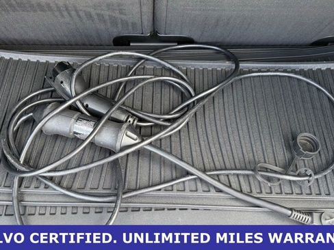Certified 2025 Volvo XC90 T8 Ultra w/ Protection Package Premier AWD/4WD image 9