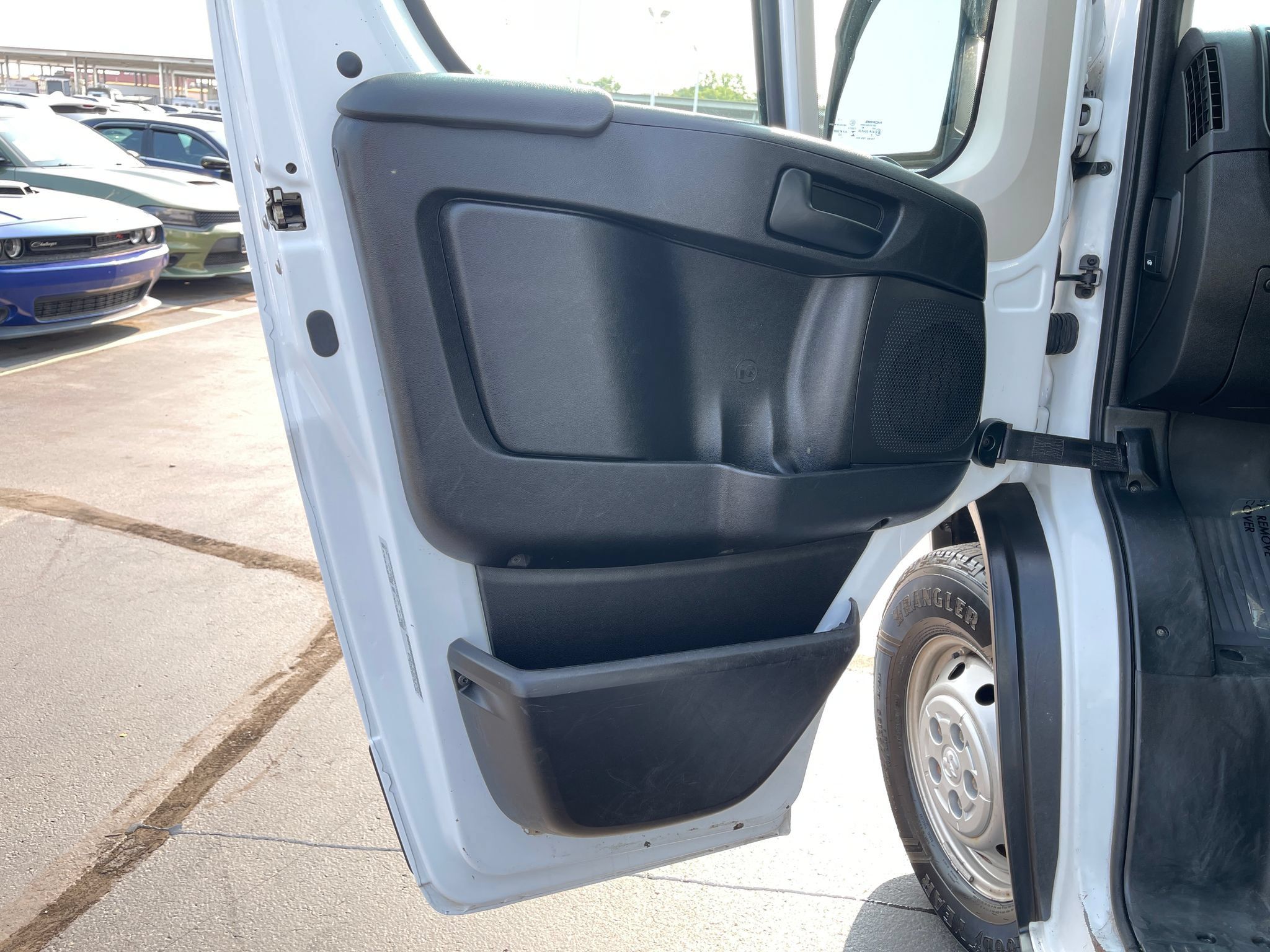 Used 2025 RAM ProMaster 2500 w/ Convenience Group FWD image 12