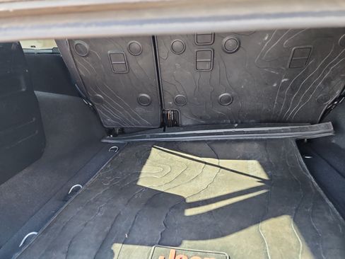 Used 2018 Jeep Wrangler Unlimited Rubicon AWD/4WD image 16