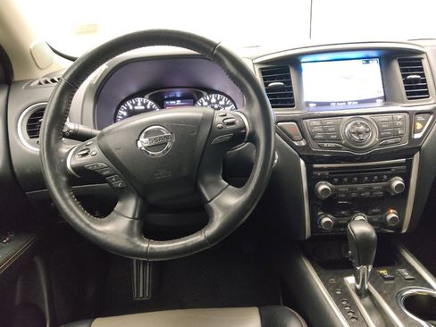 Used 2019 Nissan Pathfinder SL image 22