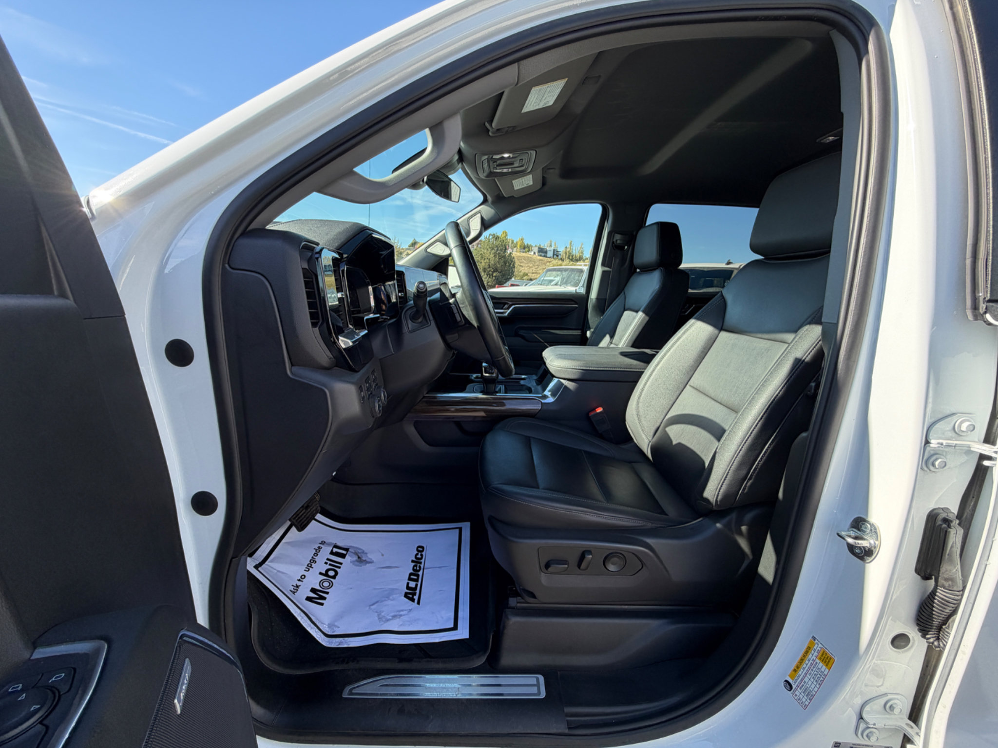 Used 2023 Chevrolet Silverado 1500 RST w/ Convenience Package II AWD/4WD image 2