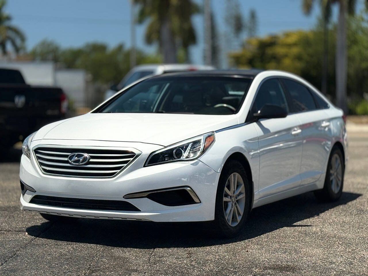 Used 2016 Hyundai Sonata SE w/ Cargo Package FWD image 1