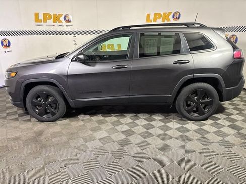Used 2019 Jeep Cherokee Latitude Plus AWD/4WD image 5
