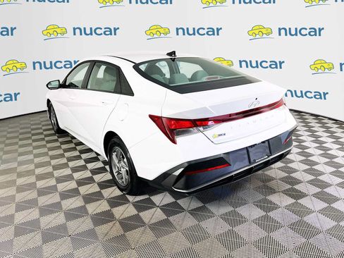 Certified 2025 Hyundai Elantra SE FWD image 5