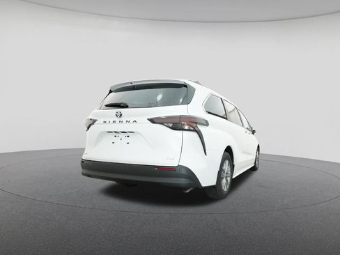 New 2026 Toyota Sienna XLE FWD image 24
