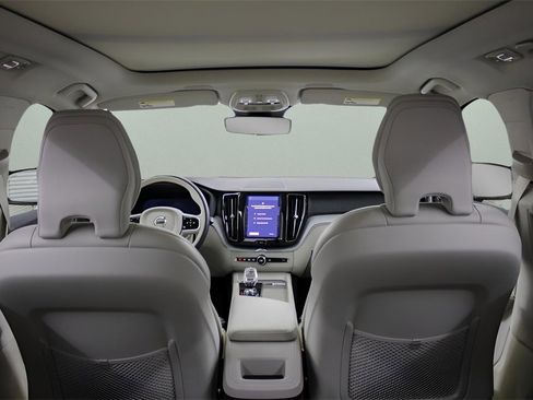 Certified 2025 Volvo XC60 T8 Ultra w/ Protection Package Premier image 16