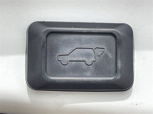 Used 2020 Toyota RAV4 XLE Premium image 30