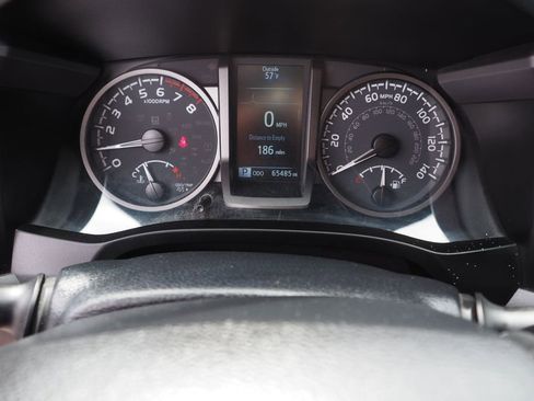 Used 2021 Toyota Tacoma TRD Off-Road w/ Technology Package AWD/4WD image 24