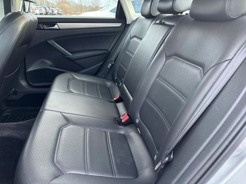 Used 2014 Volkswagen Passat 1.8T Wolfsburg Edition image 17