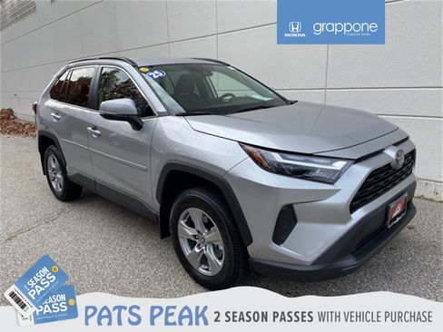 Used 2025 Toyota RAV4 XLE image 1