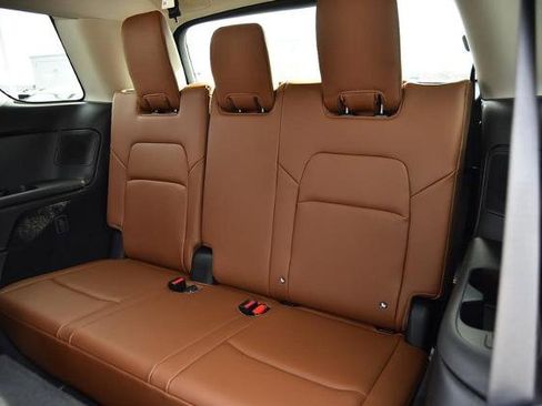 New 2025 Nissan Pathfinder Platinum image 30