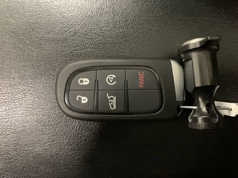 Used 2019 Jeep Cherokee Limited AWD/4WD image 18